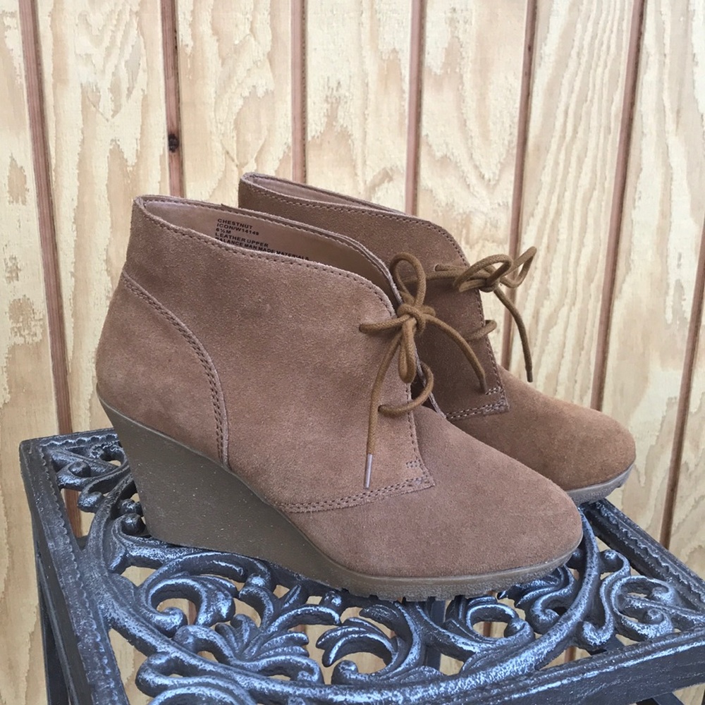 White Mountain Chestnut Brown Suede Wedge Booties